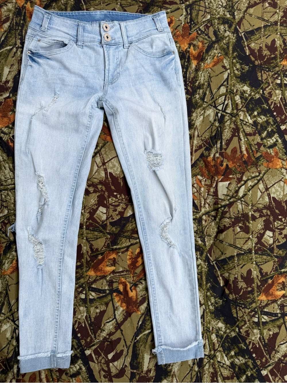 rue21 Size 4 Light Wash Mid Rise Ankle Jegging Distressed Frayed Raw Hem Jeans